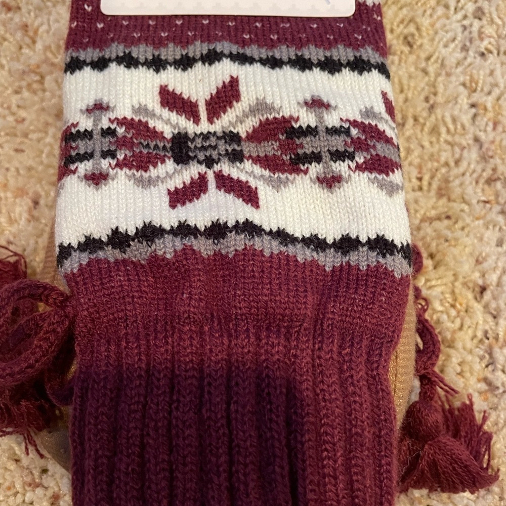 Burgundy & Cream Muk Luk Slippers - Picture 2 of 2